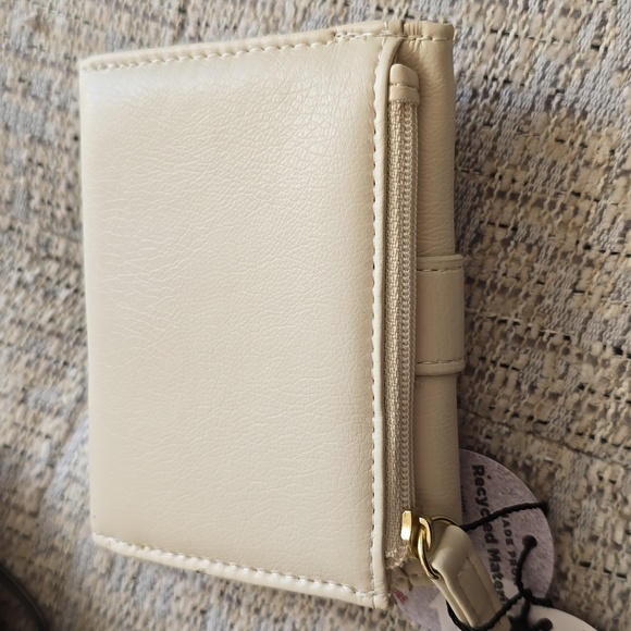 MUNDI BRAND WOMEN'S "ALMOND" WALLET WITH RFID PROTECTION - Picture 2 of 13